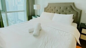 2 bedrooms, in-room safe, desk, WiFi
