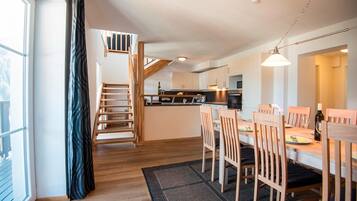 Appartamento Classic, 5 camere da letto | Cucina privata | Microonde, forno, lavastoviglie, macchina per tè/caffè