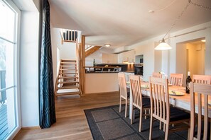 Classic Apartment, 5 Bedrooms | Private kitchen - Lavish Apartment Nearby Tourist Attractions (Bad Gastein)