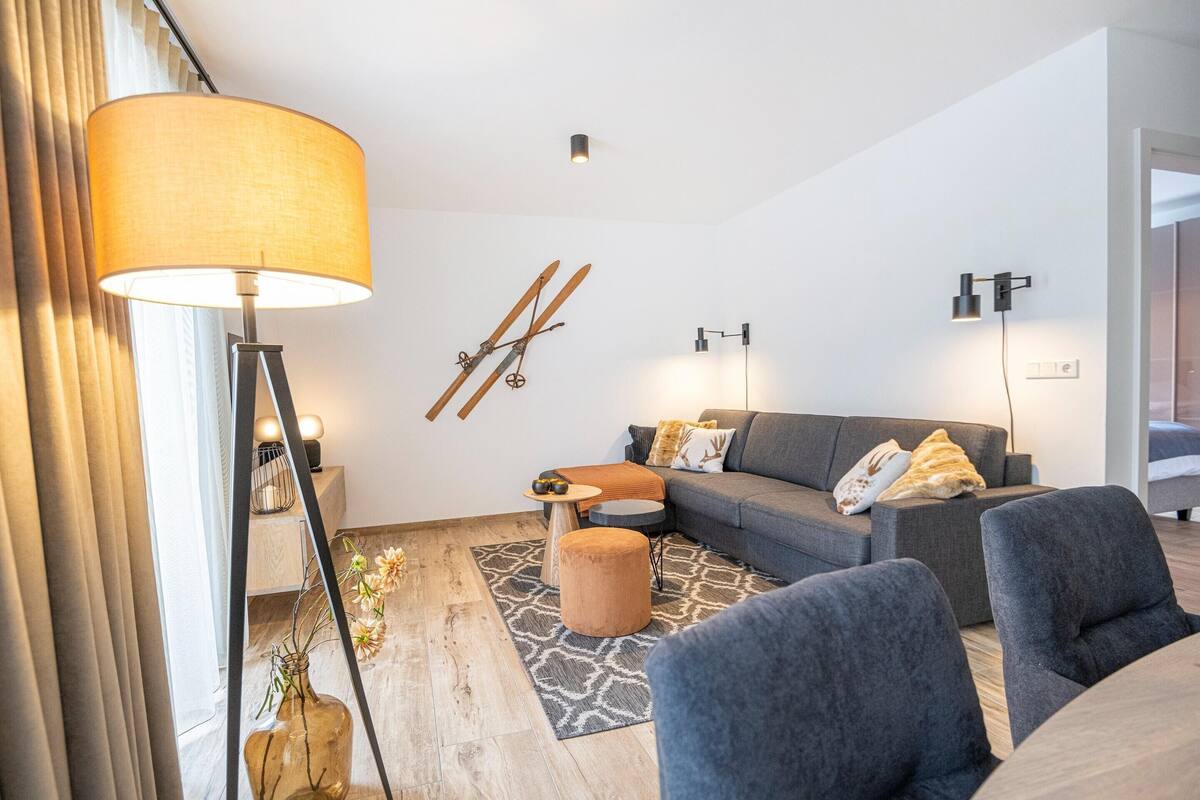 Luxury Apartment, 2 Bedrooms | Living room