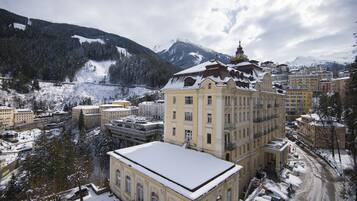 Deluxe Apartment, 4 Bedrooms | View from property