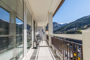 Balcony - Spacious Apartment With Mountain View (Bad Gastein)