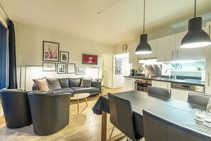 Comfort Apartment, 2 Bedrooms | Dining - Spacious Apartment With Mountain View (Bad Gastein)