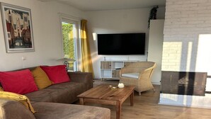 Living room | Fireplace - Scheldeveste 157 Breskens (Breskens)