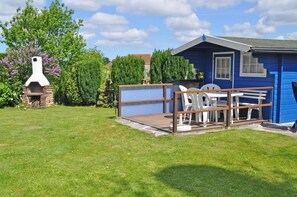 Outdoor dining - Rural Holiday Home With Terrace (Breskens)