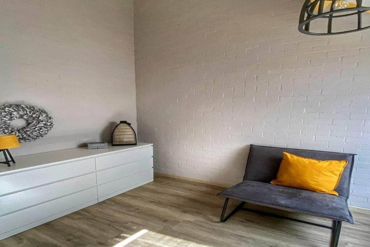 Maison Supérieure, 2 chambres | Salle de séjour | Cheminée