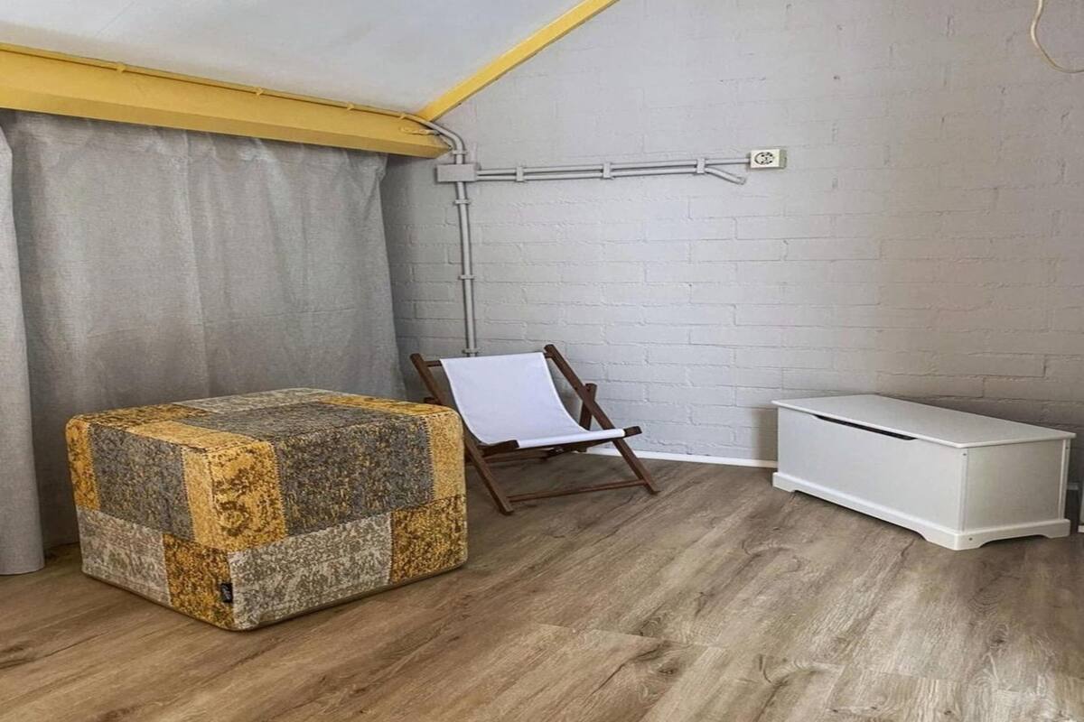 Superior huis, 2 slaapkamers | Woonkamer | Een open haard
