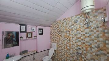 Deluxe Cottage, Patio, Valley View | Bathroom | Shower, rainfall showerhead, designer toiletries, hair dryer