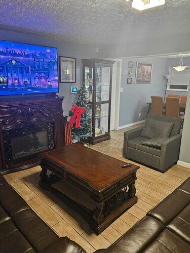 GUEST-HOUSE #1:  Charming 4-bedroom house with AC and Wi-Fi in Reynoldsburg