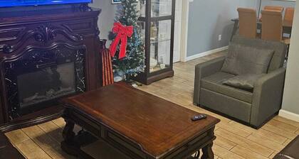 GUEST-HOUSE #1: Charming 4-bedroom house with AC and Wi-Fi in Reynoldsburg