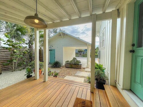The LUXE LEMON LOWER, in historic downtown St. Augustine:  2-bedroom 