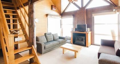A 4-bedroom, 2-bathroom house in the heart of Hirafu with lovely Mt. Yotei views