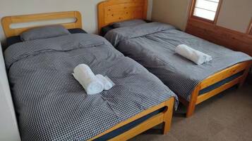 4 bedrooms, WiFi, bed sheets