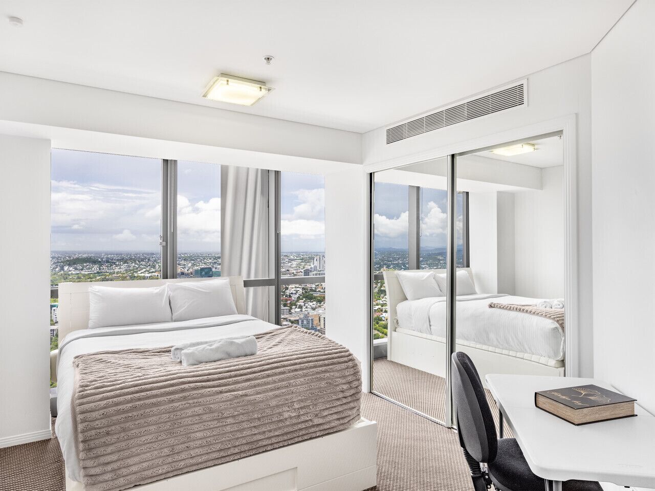 2 bedrooms, desk, iron/ironing board, WiFi