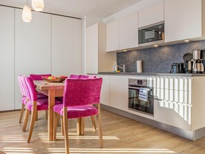 Fridge, microwave, oven, stovetop - Holiday home near Kaprun with great views (Bruck an der Großglocknerstrasse)
