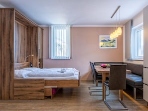 8 bedrooms, Internet - Holiday home near Kaprun with great views (Bruck an der Großglocknerstrasse)