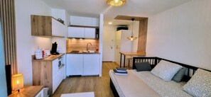 Iron/ironing board, free WiFi, bed sheets - A real walker. Studio between sea and calanques. 🏖️ (Fréjus)
