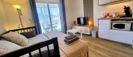 BĂŒgeleisen/BĂŒgelbrett, kostenloses WLAN, BettwĂ€sche