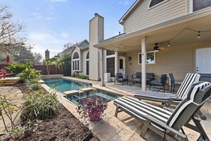 Pool - Gorgeous 6BR 3,5 Bth Home with Pool and Game Room (Deer Park)