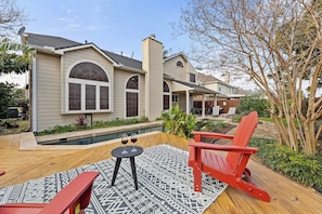 Terrace/patio - Gorgeous 6BR 3,5 Bth Home with Pool and Game Room (Deer Park)
