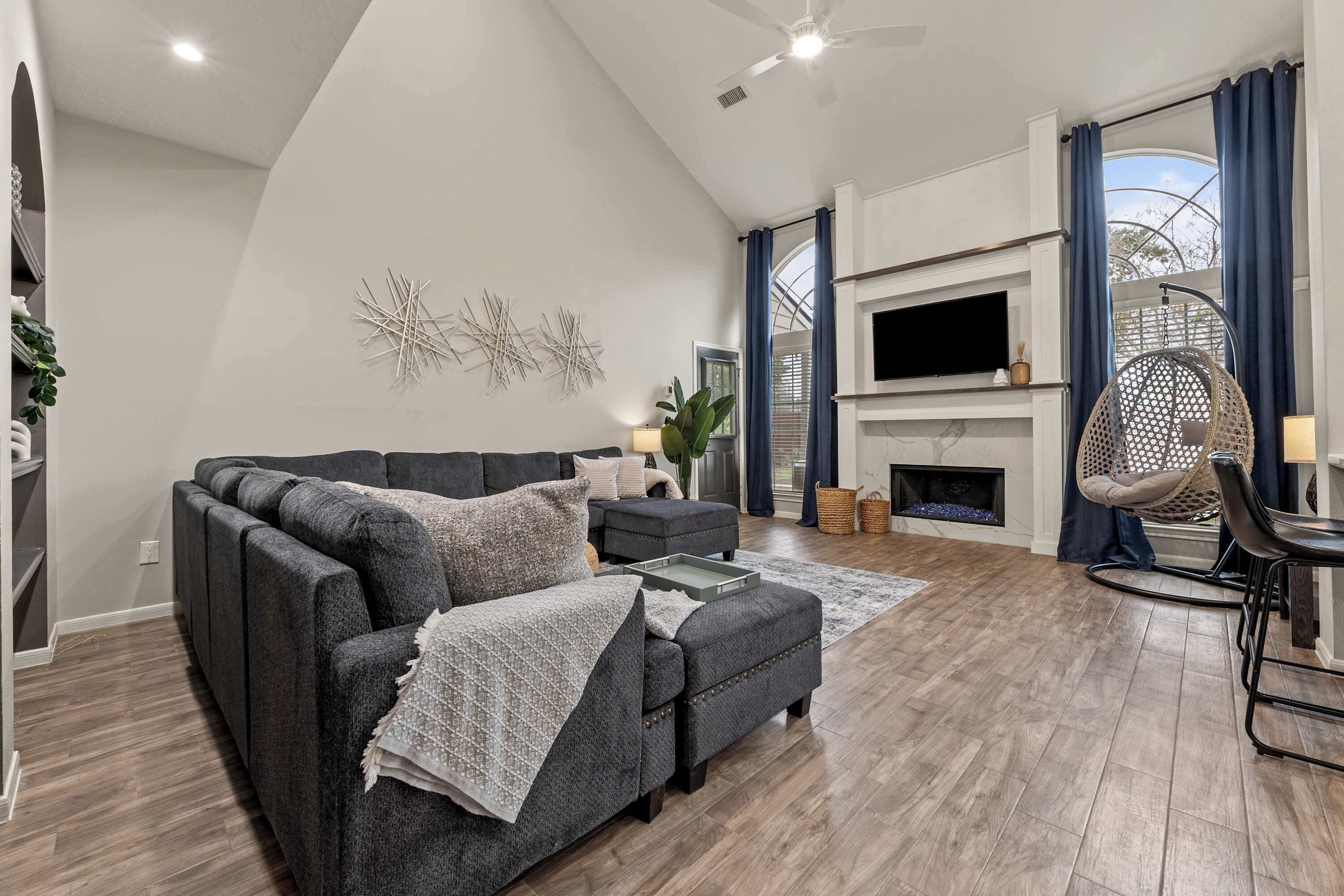 Gorgeous 6br 3,5 Bth Home With Pool And Game Room - Baytown, TX