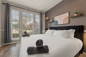 6 bedrooms, desk, iron/ironing board, WiFi