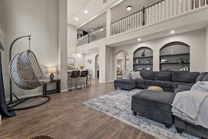 TV, DVD player, foosball, offices - Gorgeous 6BR 3,5 Bth Home with Pool and Game Room (Deer Park)
