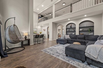 Gorgeous 6BR 3,5 Bth Home with Pool and Game Room