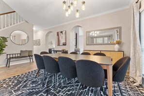 Dining - Gorgeous 6BR 3,5 Bth Home with Pool and Game Room (Deer Park)