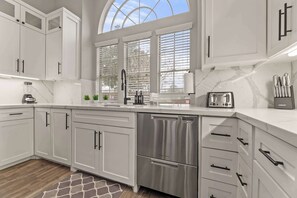 Fridge, microwave, oven, stovetop - Gorgeous 6BR 3,5 Bth Home with Pool and Game Room (Deer Park)