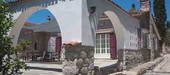 Unique historical & charm full Estate with pool near the beach with yoga room