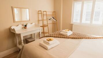 4 bedrooms, travel crib, WiFi, bed sheets