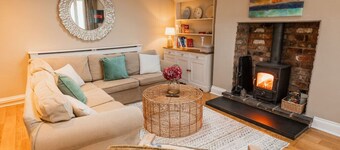 Spacious 4 bed home in Chester. Parking for 1 car