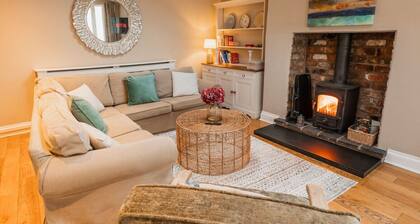 Spacious 4 bed home in Chester. Parking for 1 car