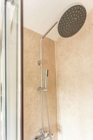 Een douche, een haardroger