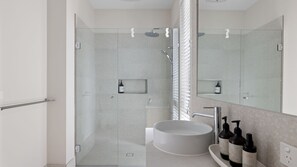 Shower, hair dryer - Wirilda Retreat Inverloch (Inverloch)