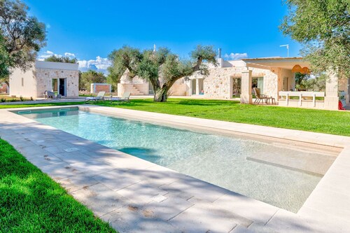 Villa in San Vito Dei Normanni with 5 bedrooms sleeps 10