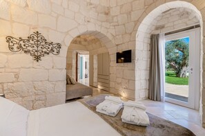 4 chambres, fer et planche à repasser, lit parapluie, Wi-Fi gratuit