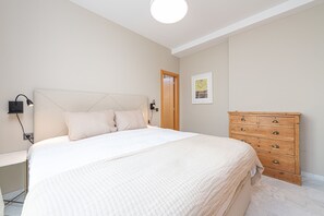 2 dormitorios, tabla de planchar con plancha, wifi gratis y ropa de cama