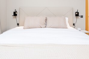 2 dormitorios, tabla de planchar con plancha, wifi gratis y ropa de cama
