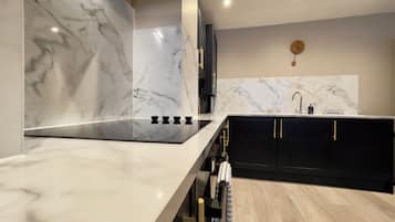 Apartamento standard, 2 quartos | Cozinha privada