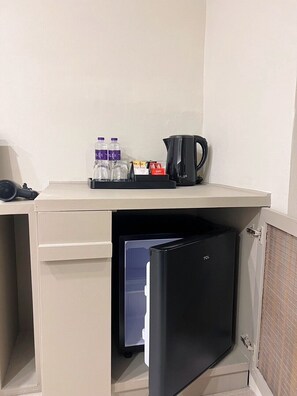 Habitación estándar con 1 cama doble o 2 individuales | Caja fuerte, escritorio, cunas gratuitas y wifi gratis