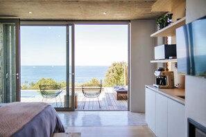 3 bedrooms, desk, iron/ironing board, travel crib