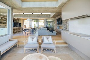 TV connectée, cheminée, écrans d'ordinateur, imprimantes