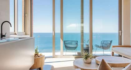 Luxury house in Herolds Bay. Stunning ocean views. Hiking, cycling and golf.