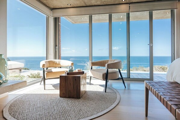 Interior - Luxury house in Herolds Bay. Stunning ocean views. Hiking, cycling and golf. (Herolds Bay, Geoerge)