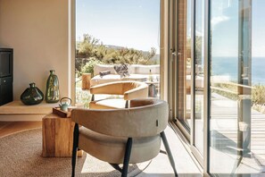 Smart TV, fireplace, computer monitors, printers - Luxury house in Herolds Bay. Stunning ocean views. Hiking, cycling and golf. (Herolds Bay, Geoerge)