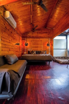 Premium bedding, down comforters, free minibar items, desk