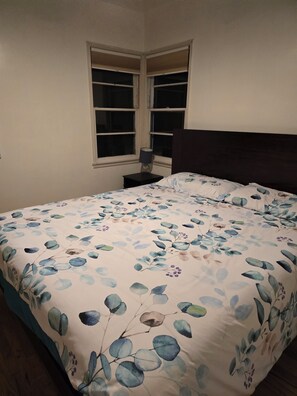 1 chambre, fer et planche  à repasser, Wi-Fi, draps fournis