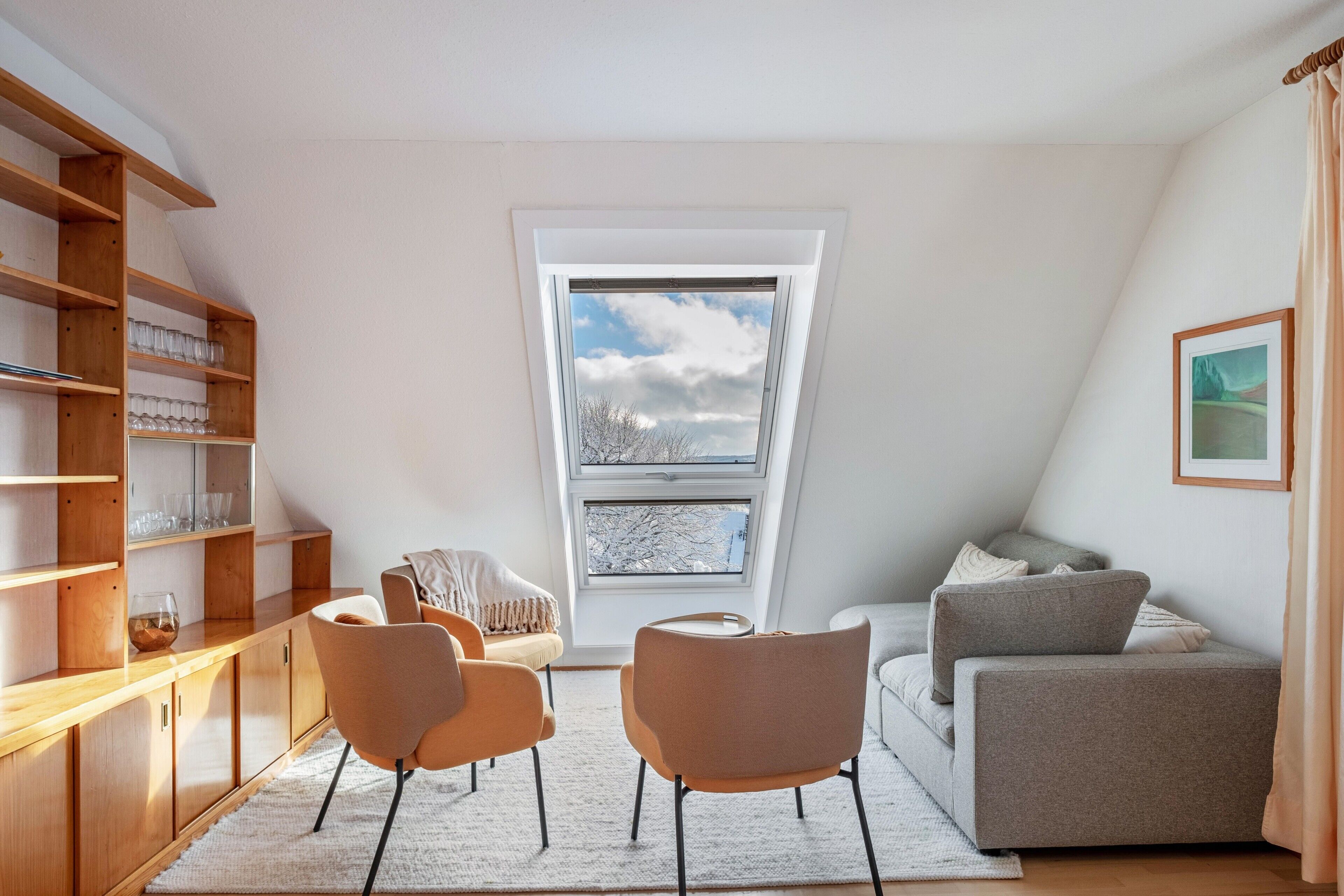 Tv och ett bordtennisbord